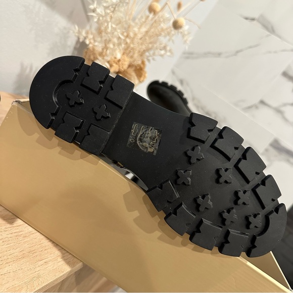 Michael Kors | Ridley Leather Boot - Picture 15 of 15